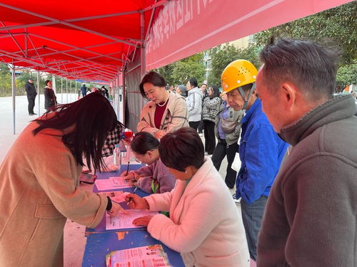 衡陽石惠家園居民喜領民生大禮包，政府門戶網站一站式服務助力美好生活